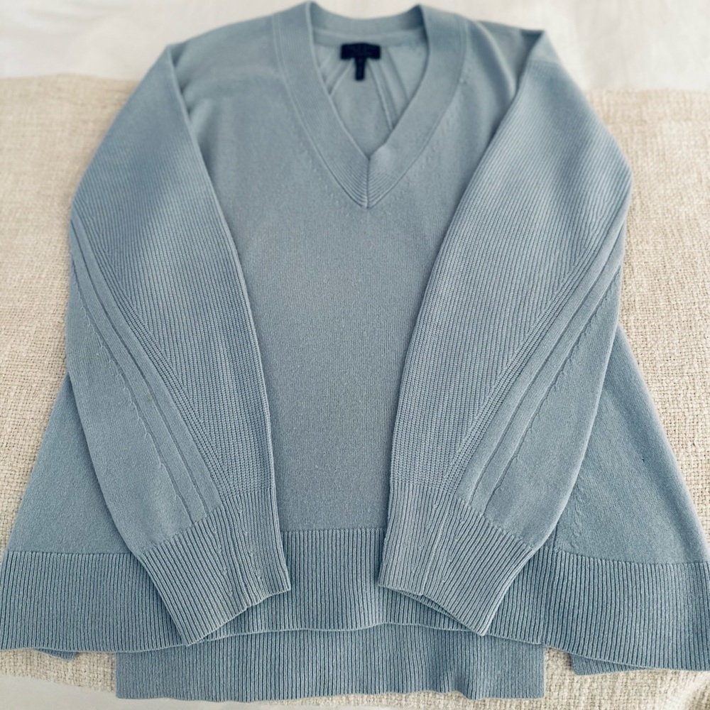 Rag & Bone V neck cashmere sweater